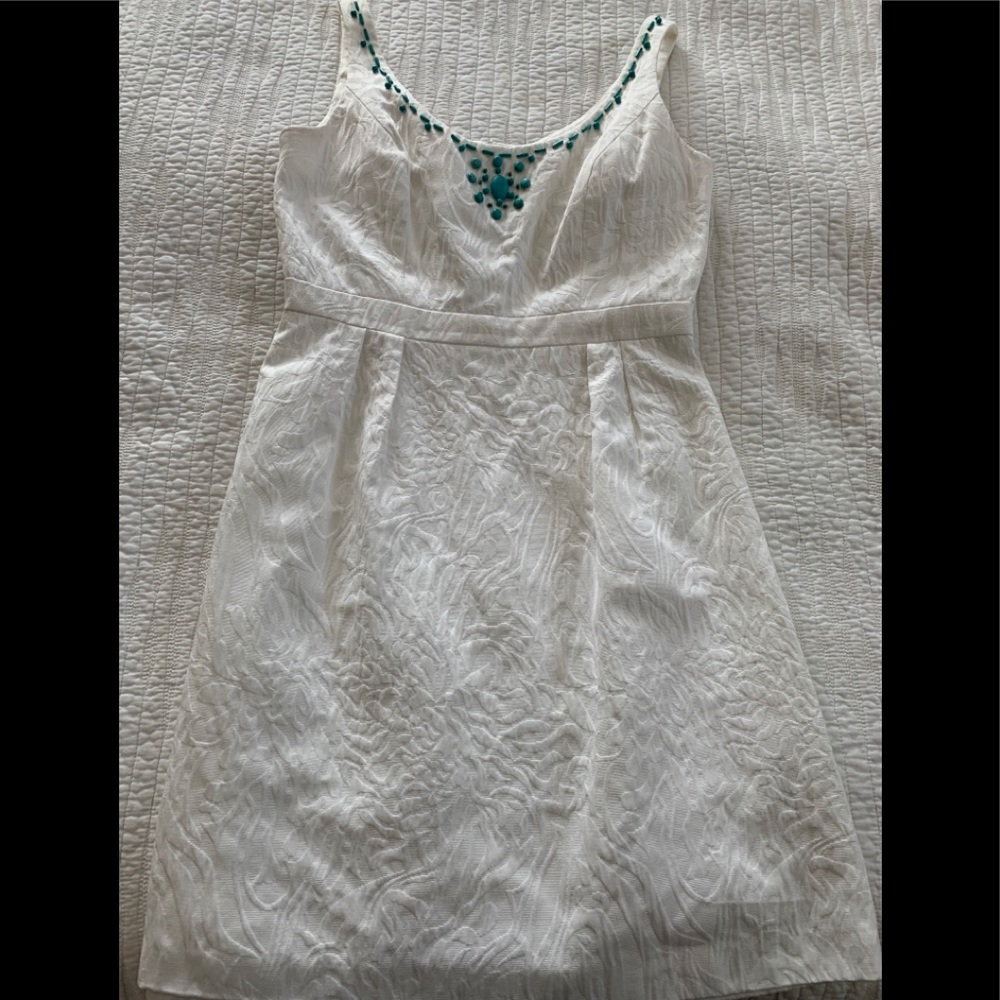 Gorgeous white dress.